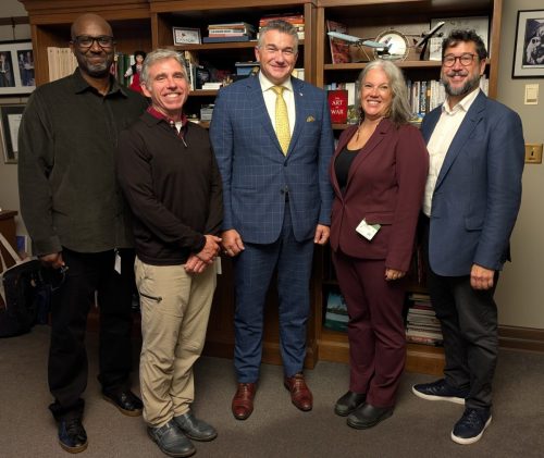 PXL 20251007 165916260